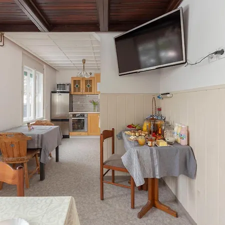 Vrtnarjeva Hisa, The Gardener's Gasthuis *