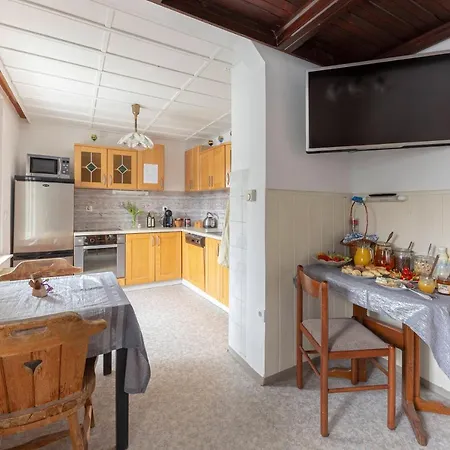 Vrtnarjeva Hisa, The Gardener's 게스트하우스