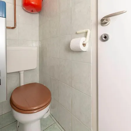 Vrtnarjeva Hisa, The Gardener's 게스트하우스