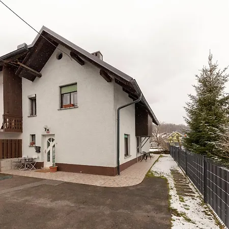 Vrtnarjeva Hisa, The Gardener's 게스트하우스 *