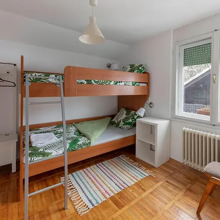 ゲストハウス Vrtnarjeva Hisa, The Gardener's ラドヴリツァ