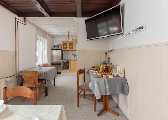 Vrtnarjeva Hisa, The Gardener's Πανσιόν *