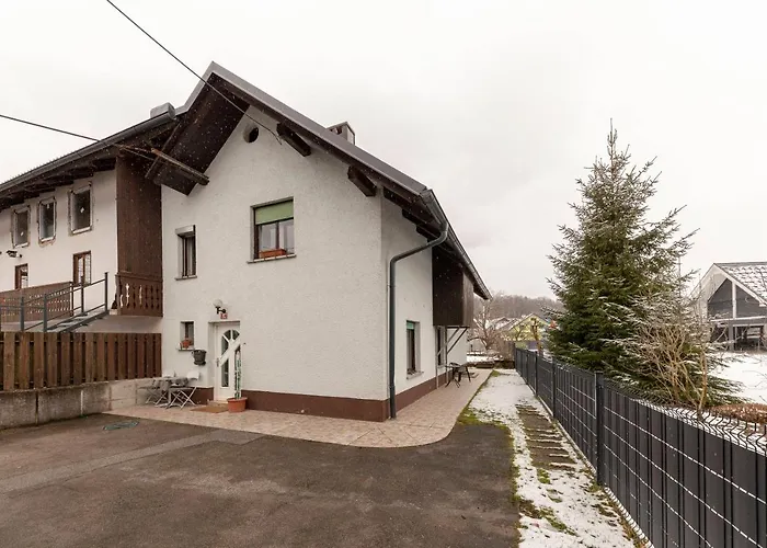 Vrtnarjeva Hisa, The Gardener's Πανσιόν *